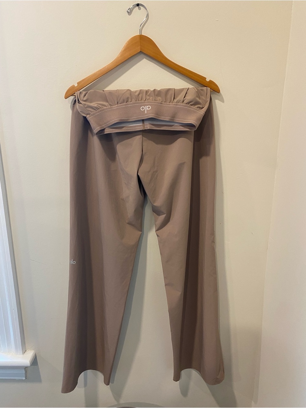 ALO Yoga Taupe Suit Up Trouser - Picture 5 of 8